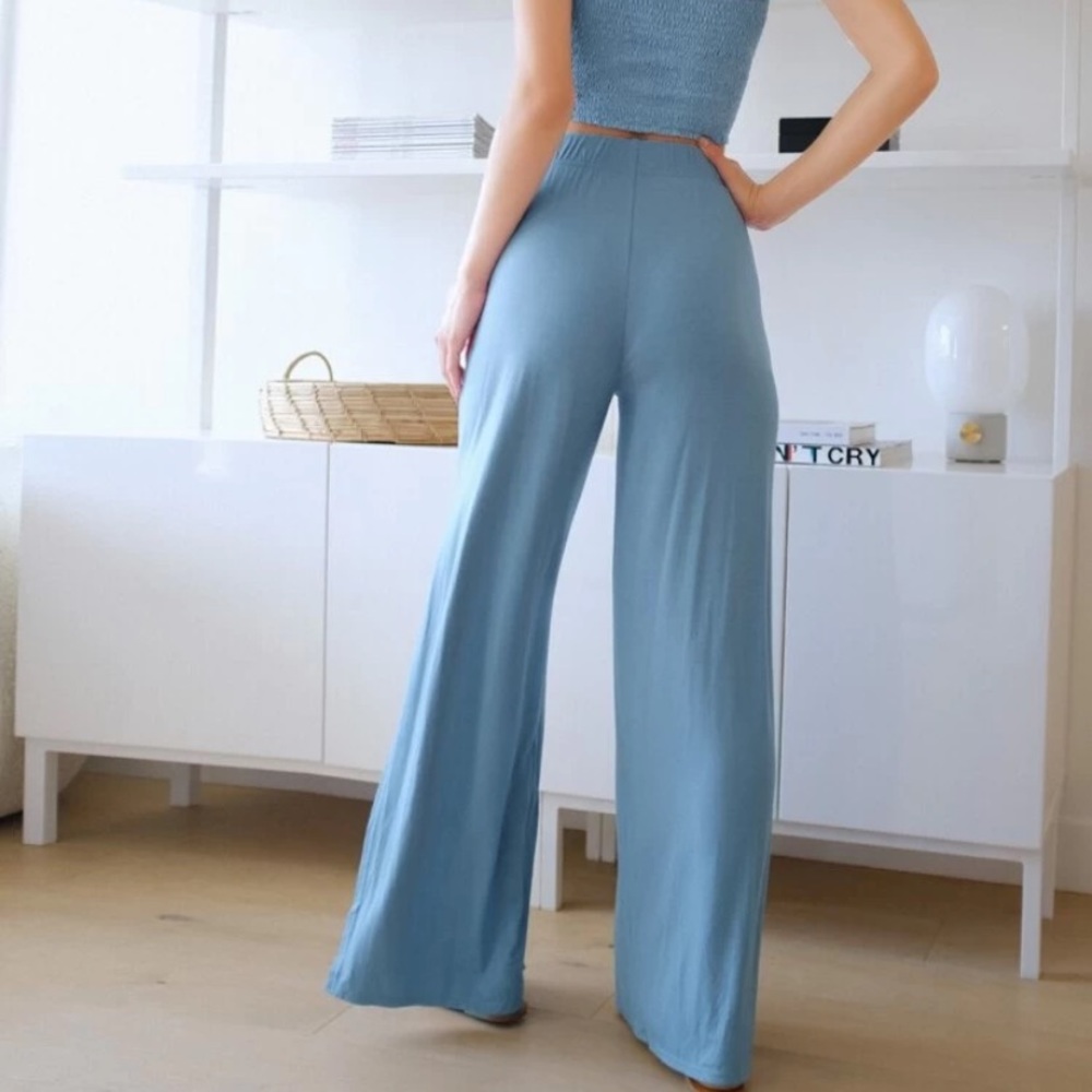 Two piece set - Picture 2 of 3
